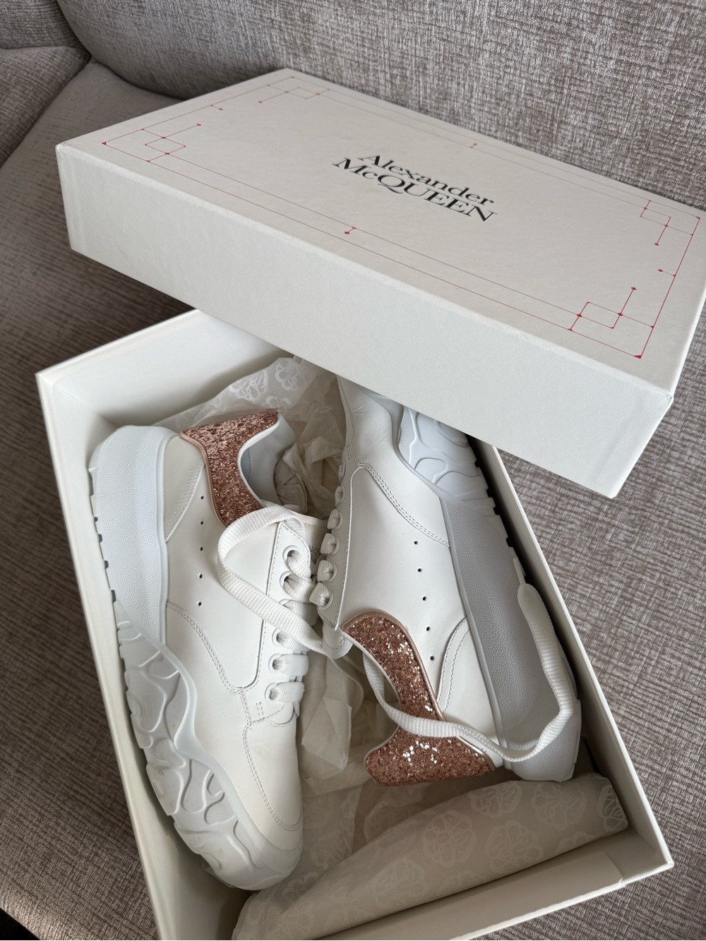 Alexander McQueen DESIGNERWhite Leather Sneakers with Rose Gold Glitter